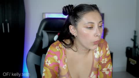 Kelly online show from September 2025 05:02:02 PM