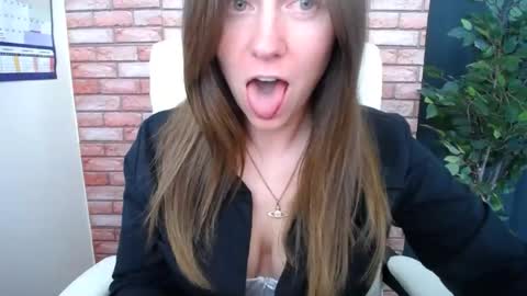 KelseyKruz online show from June 2026 08:01:01 AM