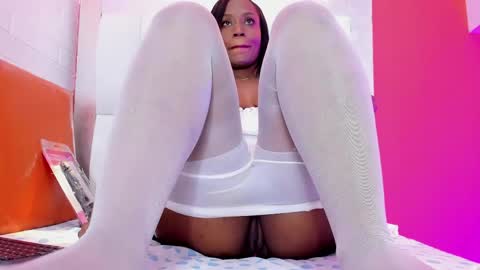kendal_hot69_ online show from April 2026 05:30:01 PM