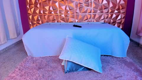 Kendall online show from December 2024 05:11:02 AM