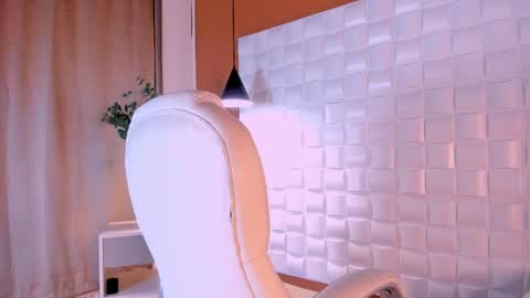 Kendall online show from February 2025 04:55:01 PM