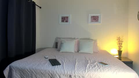 Snapshot of kenddalanne chatting on February 2026 12:00:01 PM Kendall Anne online show from February 2026 12:00:01 PM