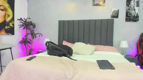 Kendra London online show from April 2026 11:15:02 AM