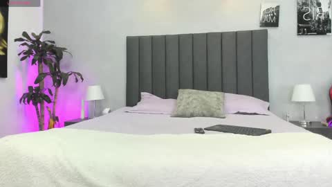 Kendra London online show from May 2026 11:04:02 AM