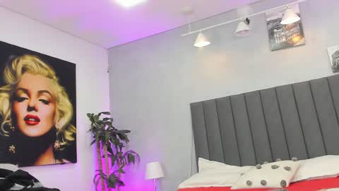 Kendra London online show from July 2026 01:02:02 PM