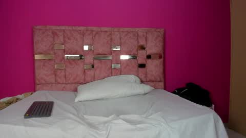 kendra_lovv online show from April 2026 08:47:01 PM