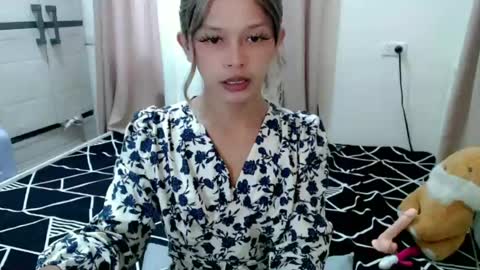 Snapshot of kendra_lunaxx chatting on July 2026 08:53:02 AM kendra_lunaxx online show from July 2026 08:53:02 AM
