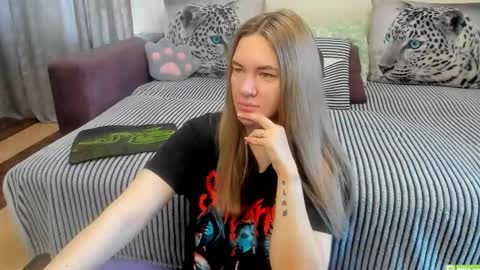 Kendra online show from May 2026 01:01:02 AM