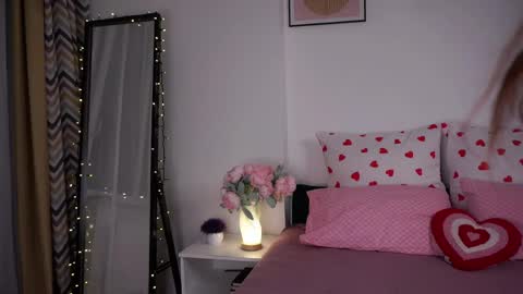 Kira online show from April 2026 11:00:01 PM