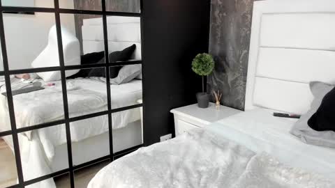 KENDRA online show from February 2025 12:43:01 AM