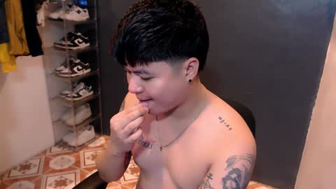 Snapshot of kenhotline911 chatting on January 2025 04:48:02 PM ken online show from January 2025 04:48:02 PM