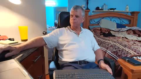 Snapshot of kent_ham chatting on October 2025 07:44:02 PM kent_ham online show from October 2025 07:44:02 PM