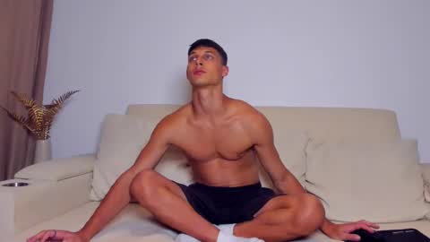 Snapshot of kenter_parker chatting on February 2025 05:36:01 PM Peter online show from February 2025 05:36:01 PM