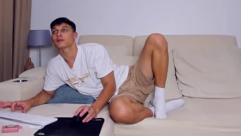 Snapshot of kenter_parker chatting on February 2025 05:49:02 PM Peter online show from February 2025 05:49:02 PM