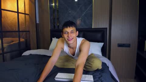 Snapshot of kenter_parker chatting on March 2026 04:34:01 PM Peter online show from March 2026 04:34:01 PM