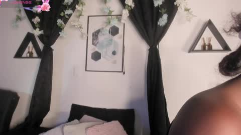 Snapshot of kentha_mitchellss chatting on April 2026 10:36:01 AM KENTHA online show from April 2026 10:36:01 AM
