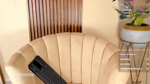 Snapshot of kenykitty chatting on December 2024 10:44:02 AM Keny Kitty Onlyfans Kenayfoxx online show from December 2024 10:44:02 AM