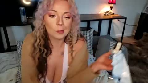 Kenzie online show from July 2026 03:42:01 AM