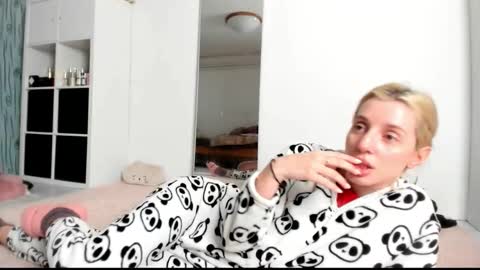 Snapshot of kenziedawton chatting on February 2025 06:16:02 AM Kenzie online show from February 2025 06:16:02 AM