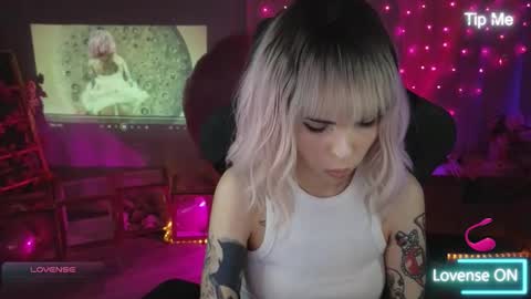 Snapshot of kerry_kirk chatting on February 2026 12:04:02 AM Kerry online show from February 2026 12:04:02 AM