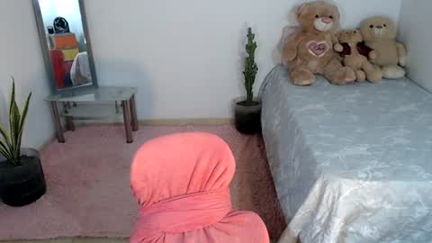 Mia  online show from July 2026 04:39:01 PM