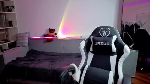 Kessy online show from September 2025 07:36:02 PM