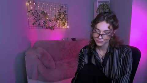 Snapshot of kevi_sunn chatting on September 2025 07:57:02 PM kevi here online show from September 2025 07:57:02 PM