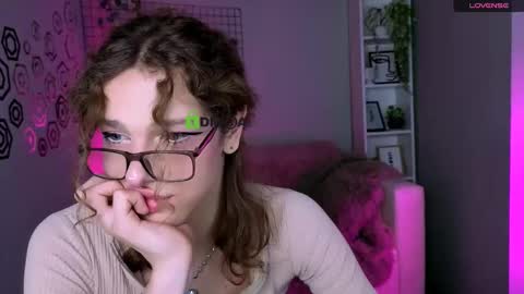 Snapshot of kevi_sunn chatting on November 2025 08:53:02 PM kevi here online show from November 2025 08:53:02 PM