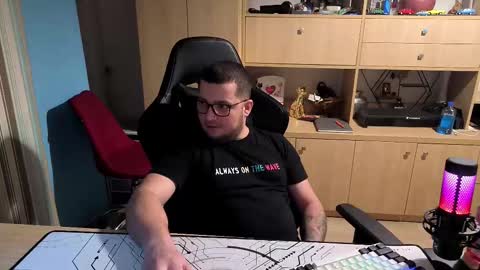 Kevinn online show from October 2025 07:08:01 PM