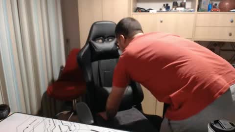 Kevinn online show from November 2025 08:22:02 PM