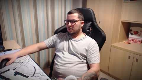 Kevinn online show from November 2025 06:32:01 PM