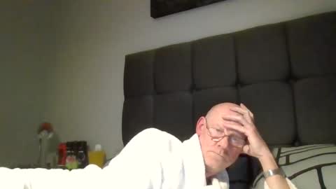 kevlooking4sez online show from January 2025 12:42:01 AM