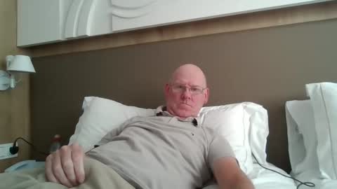 kevlooking4sez online show from October 2025 03:56:02 PM