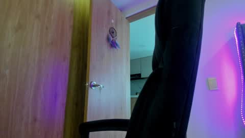 Laura online show from February 2025 04:09:02 PM