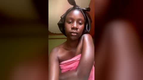 Kezrinah16 online show from April 2026 10:53:01 AM