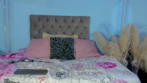 Kathe Hot online show from September 2025 07:35:01 PM