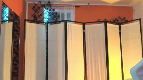 Khloe online show from October 2025 01:12:02 PM