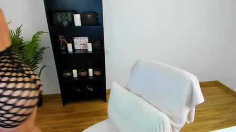 Khloe online show from April 2026 12:57:01 PM