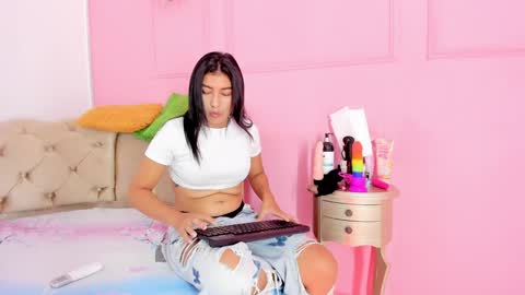 Snapshot of khloeblake chatting on December 2024 03:20:01 AM Khloe online show from December 2024 03:20:01 AM