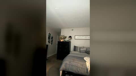 kiannaluv online show from July 2026 08:12:02 PM