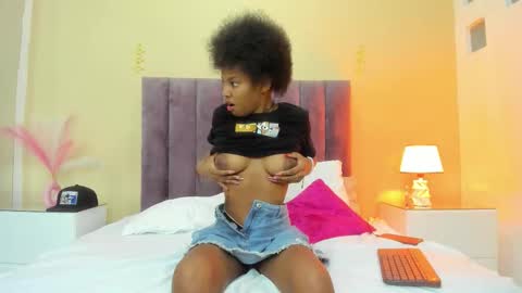 Snapshot of kiarasimons_ chatting on January 2026 03:52:02 AM Sara Palacios online show from January 2026 03:52:02 AM