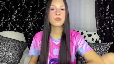 Snapshot of kiaratulowski chatting on July 2026 04:22:01 PM Mary online show from July 2026 04:22:01 PM
