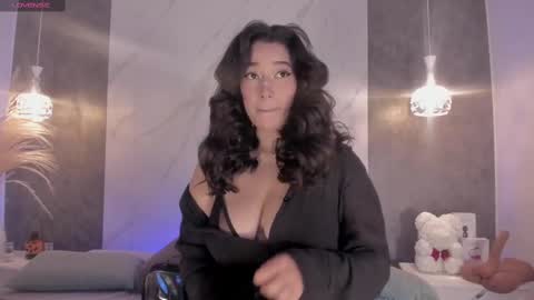 Snapshot of kiiimthompson chatting on October 2025 05:47:01 PM Kim Thompson online show from October 2025 05:47:01 PM