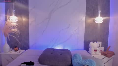 Snapshot of kiiimthompson chatting on October 2025 04:18:01 PM Kim Thompson online show from October 2025 04:18:01 PM