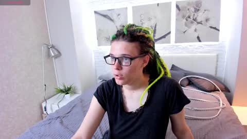 Kiki online show from September 2025 03:00:02 PM