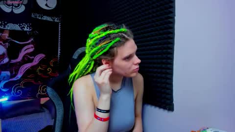 Kiki online show from October 2025 10:03:01 AM