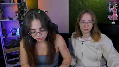 Snapshot of kiki_swan chatting on June 2026 07:31:01 PM kiki_swan online show from June 2026 07:31:01 PM