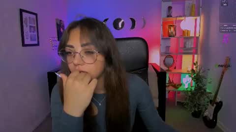 Snapshot of kiki_swan chatting on July 2026 12:08:01 PM kiki_swan online show from July 2026 12:08:01 PM