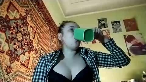 kikibang_ online show from May 2026 07:32:02 PM