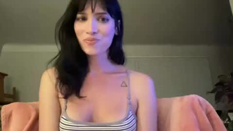 Kiki Hart online show from October 2025 02:21:02 AM